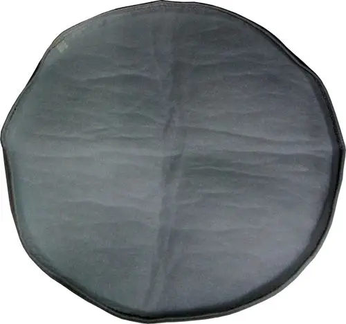 Schwarzer runder Filter mit verstärktem Rand, verwendet in Lüftungssystemen, wahrscheinlich von der Marke Wolf, geeignet für die Filtration von Luft.